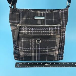 Adrienne Vittadini Triple Pocket Crossbody, Black/white/blue